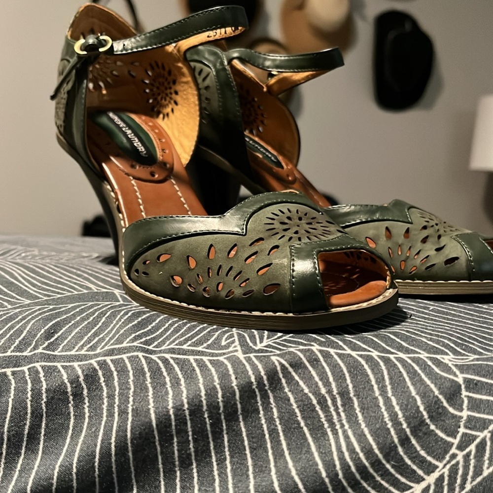Chinese Laundry Lark Hunter-Green 💚Heels New! Size 6M